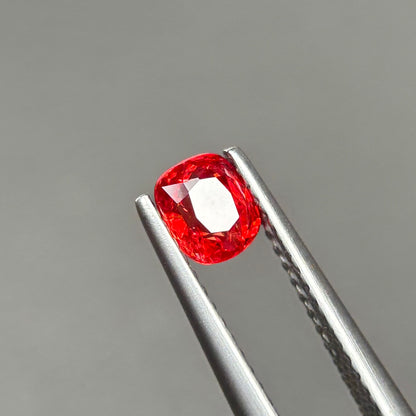 0,63ct Natural Red Spinel Viet Nam. Cushion Shape. No Treatment Spinel Luc Yen.