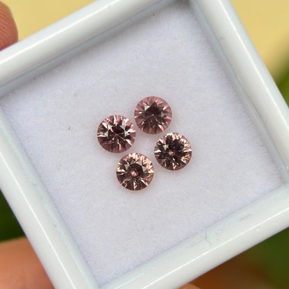 1,07 ct/ 4 Pcs Natural Pinkish Orange Spinel Vietnam. Round Shape.