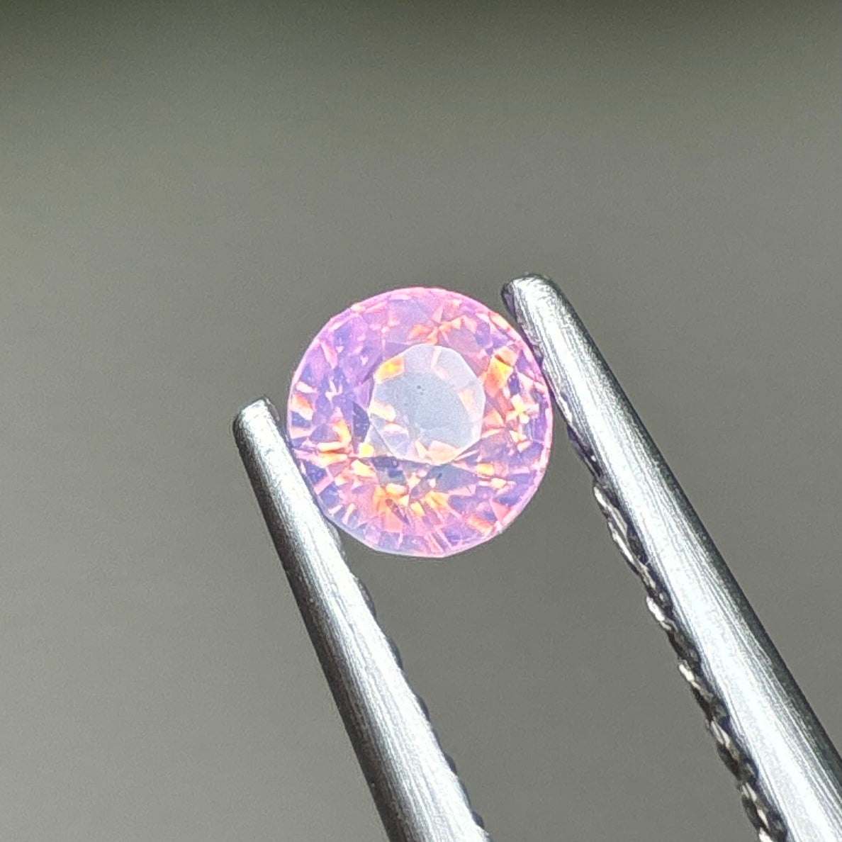 0,36ct Natural Pink Milky Sapphire Vietnam. Round Shape. No Treatment Milky Sapphire Luc Yen.