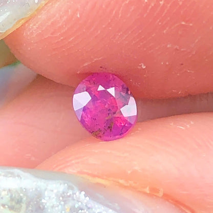 0,36ct Natural Purplish Pink Milky Sapphire Vietnam. Cushion Shape. No Treatment Milky Sapphire Luc Yen.