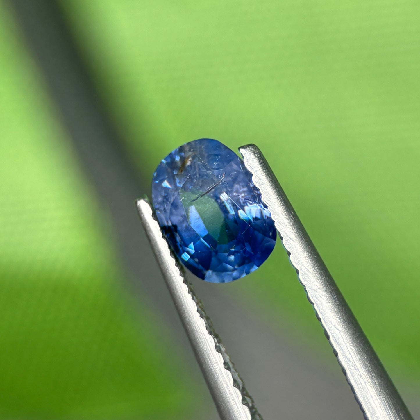 0,87 Natural Blue Sapphire Viet Nam. Cushion Shape. No Treatment Sapphire Luc Yen.