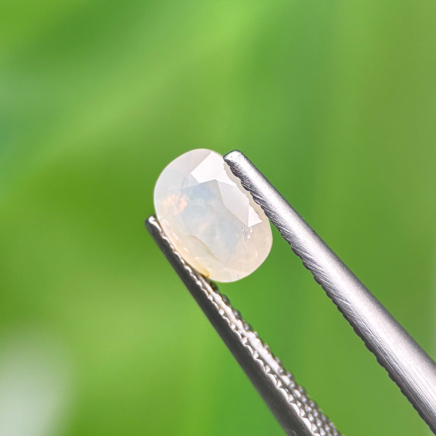 0,77ct Natural White Milky Sapphire Vietnam. Cushion Shape. No Treatment Milky Sapphire Luc Yen.