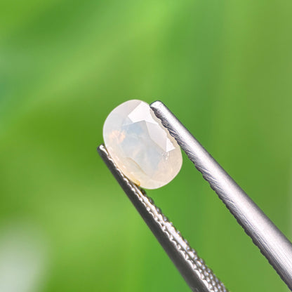 0,77ct Natural White Milky Sapphire Vietnam. Cushion Shape. No Treatment Milky Sapphire Luc Yen.