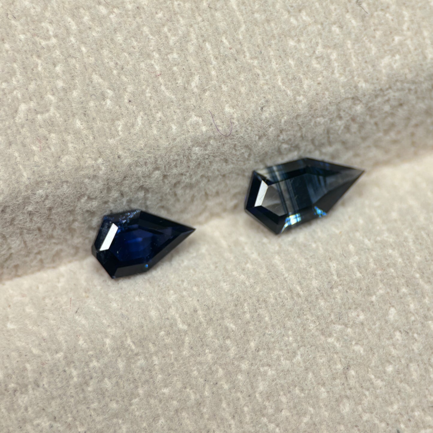 1,26ct/2Pcs Natural Blue & Dak Green Milky Sapphire Vietnam. Freeform. No Treatment Milky Sapphire Luc Yen.