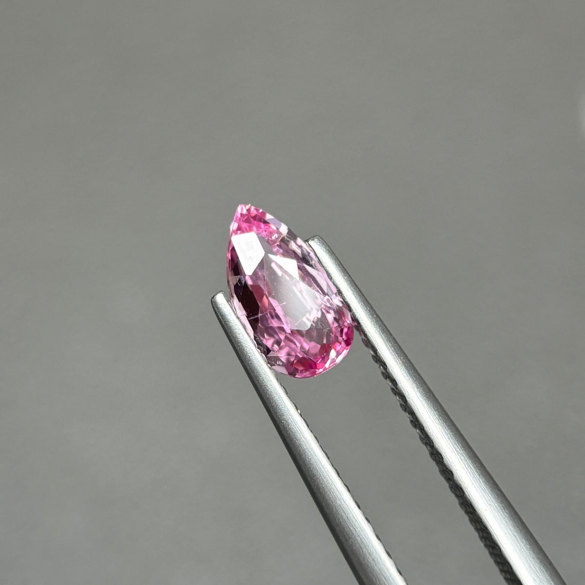 0,97ct Natural Pink Spinel Viet Nam. Pear Shape. No Treatment Spinel Luc Yen.