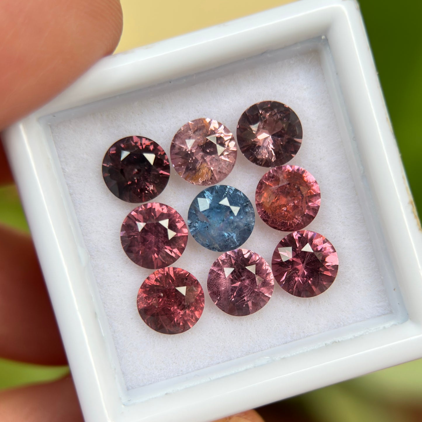 5,65ct/9Pcs Natural Mix Color Spinel Vietnam. Round Shape.