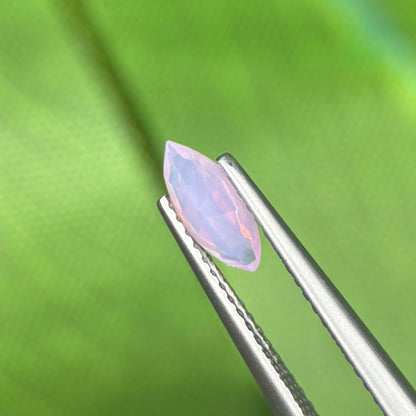 0,68 Natural Pink Milky Sapphire Vietnam. Trilliant Shape. No Treatment Milky Sapphire Luc Yen.