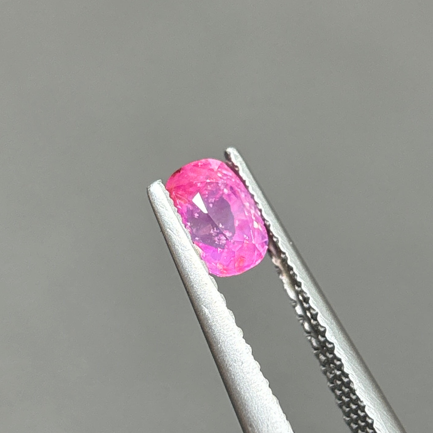 0,76ct Natural Pink Sapphire Vietnam. Cushion Shape. No Treatment Sapphire Luc Yen.