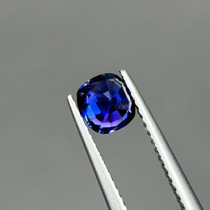 0,86ct Natural Blue Sapphire Vietnam. Cushion Shape. No Treatment Sapphire Luc Yen.