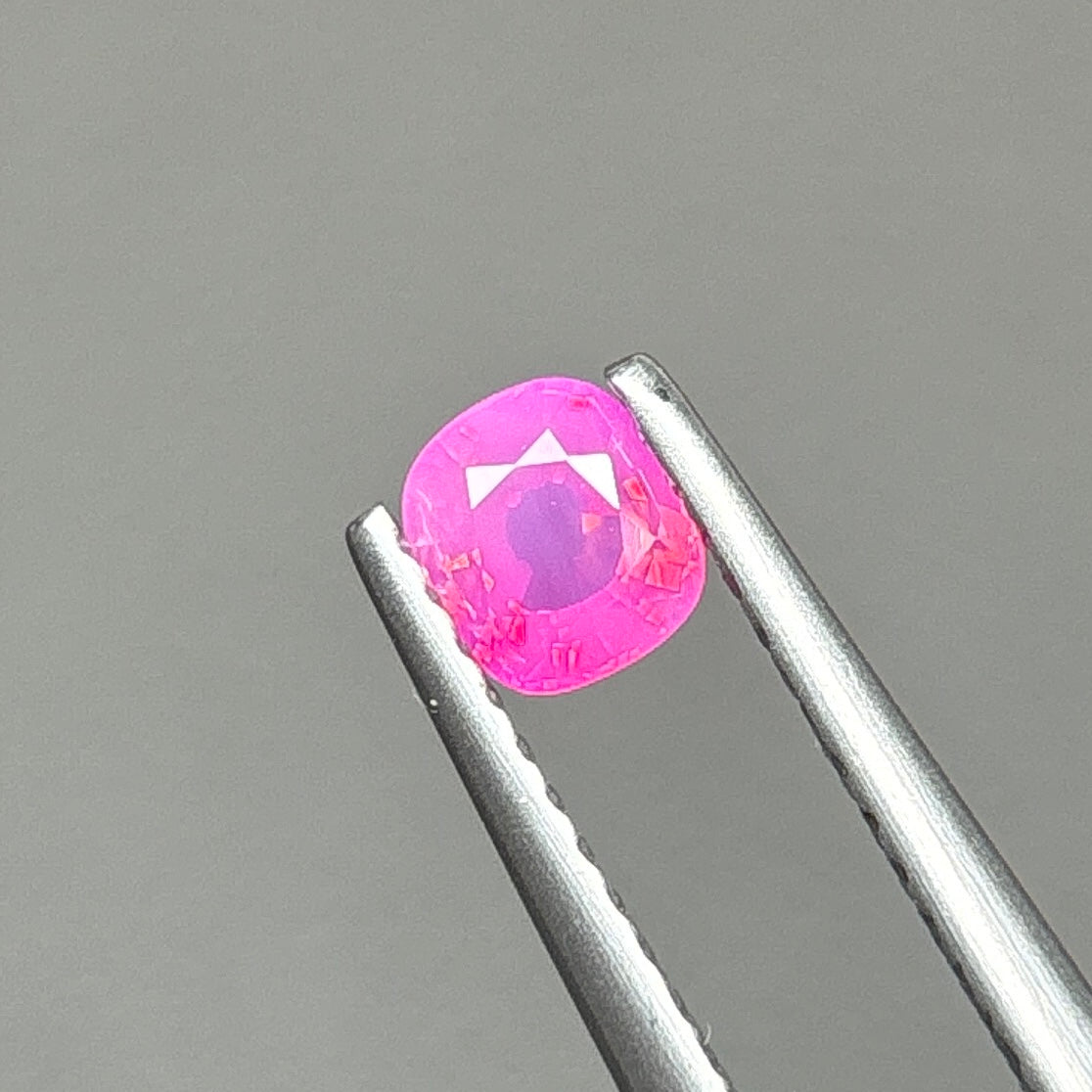 0,43ct Natural Pink Milky Sapphire Viet Nam. Cushion Shape. No Treatment Milky Sapphire Luc Yen.