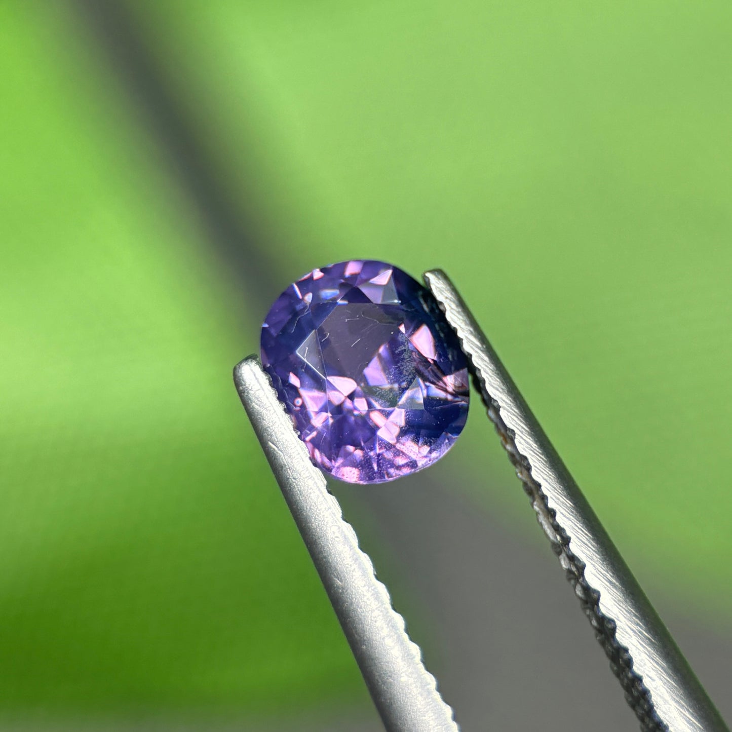 0,89 Natural Purple Sapphire Viet Nam. Cushion Shape. No Treatment Sapphire Luc Yen.