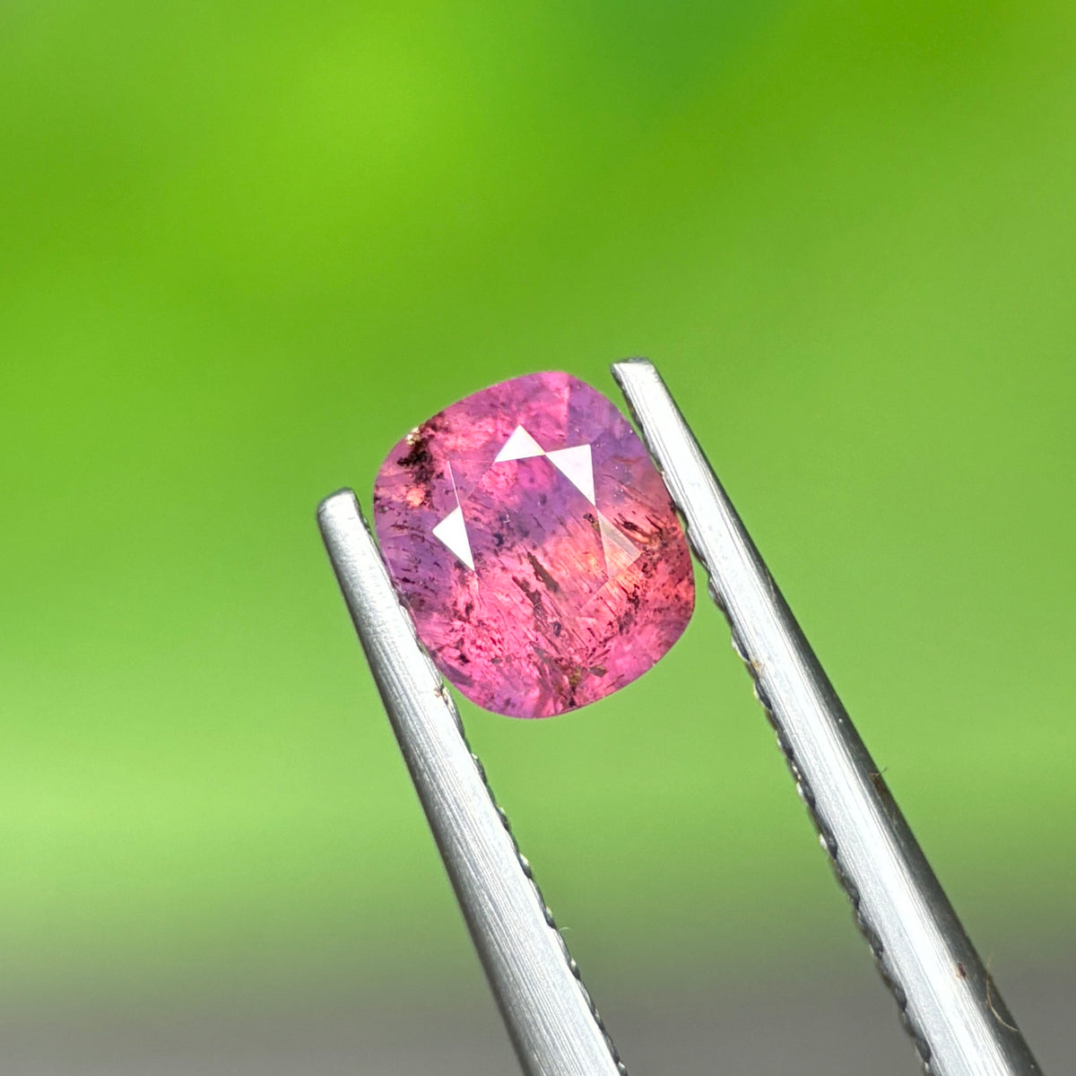 0,68ct Natural Orange Milky Sapphire Vietnam. Cushion Shape. No Treatment Milky Sapphire Luc Yen.