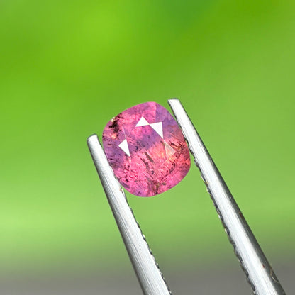 0,68ct Natural Orange Milky Sapphire Vietnam. Cushion Shape. No Treatment Milky Sapphire Luc Yen.