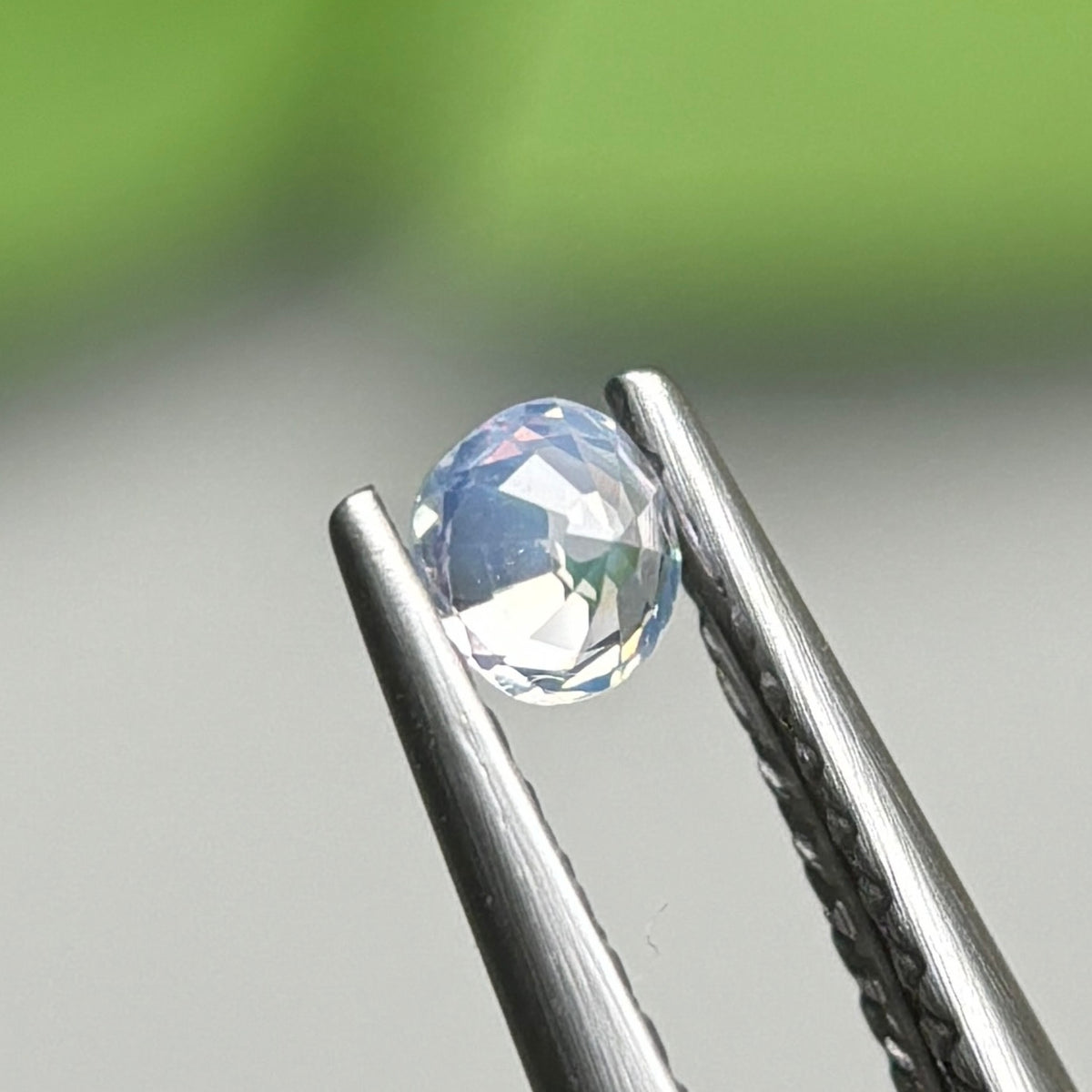 0,2ct Natural White Milky Sapphire Vietnam. Round shape. No Treatment Milky Sapphire Luc Yen.