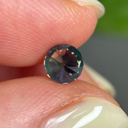 0,77ct Natural Dak Green Sapphire Vietnam. Round Shape. No Treatment Sapphire Luc Yen.