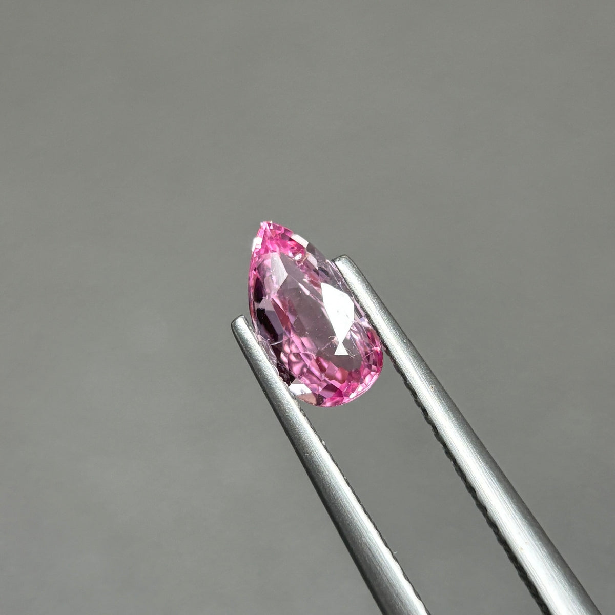 0,97ct Natural Pink Spinel Viet Nam. Pear Shape. No Treatment Spinel Luc Yen.
