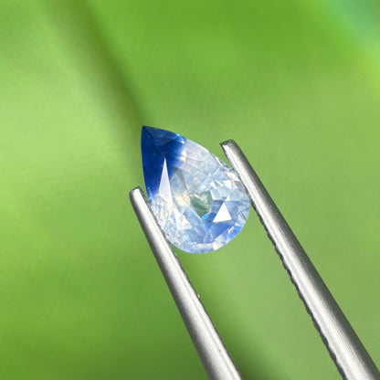 0,94 Natural Blue-White Sapphire Vietnam. Pear Shape. No Treatment Sapphire Luc Yen.