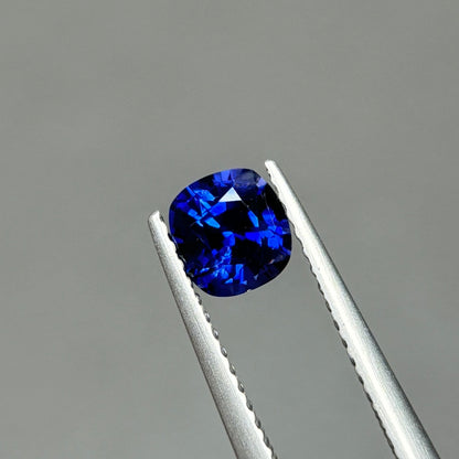 0,86ct Natural Blue Sapphire Vietnam. Cushion Shape. No Treatment Sapphire Luc Yen.