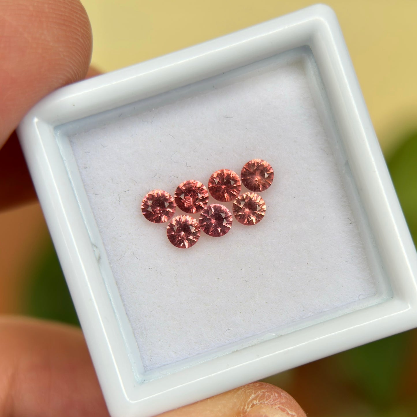 0,81 ct/ 7 Pcs Natural Brownish Orange Spinel Vietnam. Round Shape.