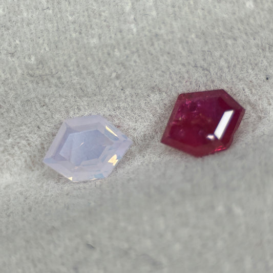 0,87ct/ 2Pcs Natural Ruby & Sapphire Viet Nam. Freeform. No Treatment Ruby, Sapphire Luc Yen.