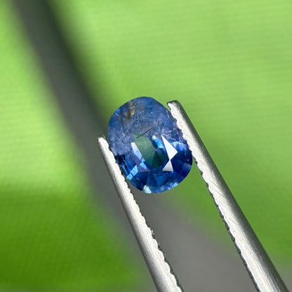 0,87 Natural Blue Sapphire Viet Nam. Cushion Shape. No Treatment Sapphire Luc Yen.