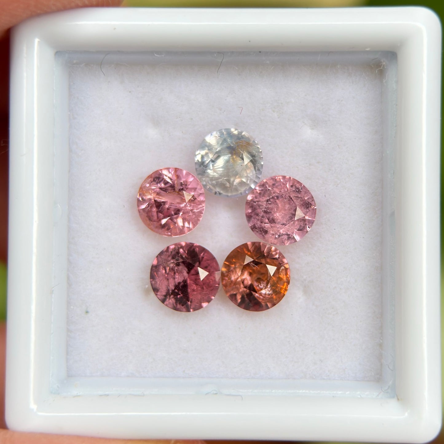 2,66 ct/ 5 Pcs Natural Mix Color Spinel Vietnam. Round Shape.