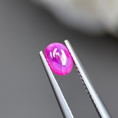 1,04ct Natural Hot Pink Cacbochon Sapphire Viet Nam. No Treatment Sapphire Luc Yen.