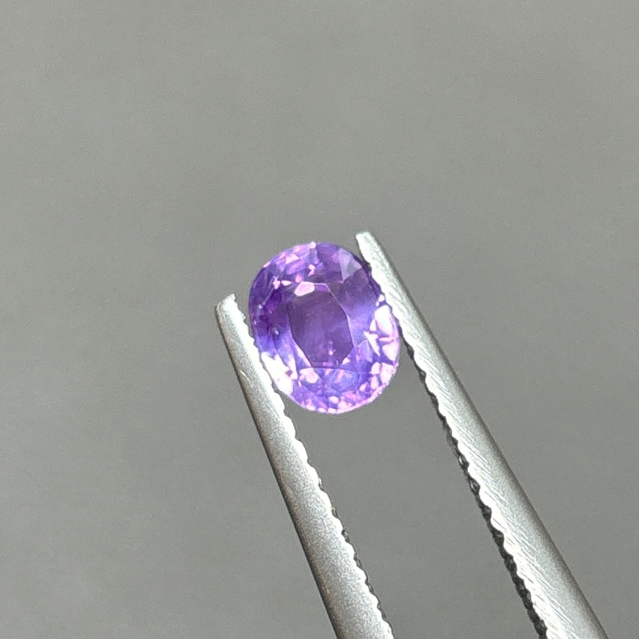 0,70ct Natural Purple Sapphire Vietnam. Cushion Shape. No Treatment Sapphire Luc Yen.