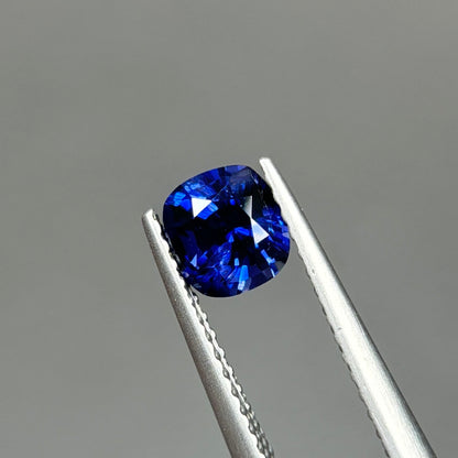 0,86ct Natural Blue Sapphire Vietnam. Cushion Shape. No Treatment Sapphire Luc Yen.