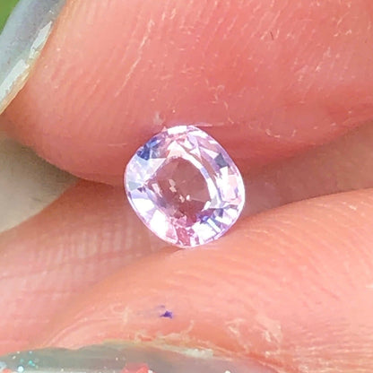 0,39ct Natural Bluish Pink Sapphire Vietnam. Cushion Shape. No Treatment Sapphire Luc Yen.