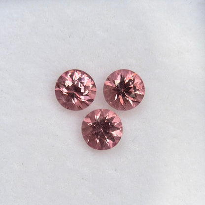 0,80ct/3Pcs Natural Pinkish Orange Spinel Vietnam. Round Shape.