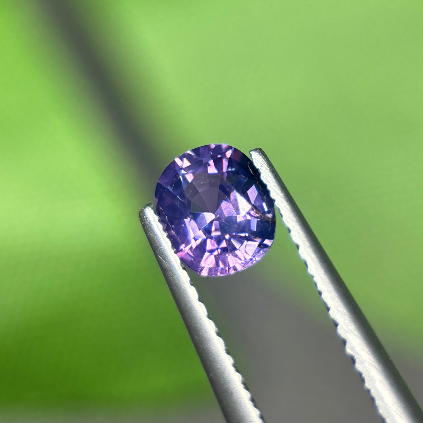 0,89 Natural Purple Sapphire Viet Nam. Cushion Shape. No Treatment Sapphire Luc Yen.