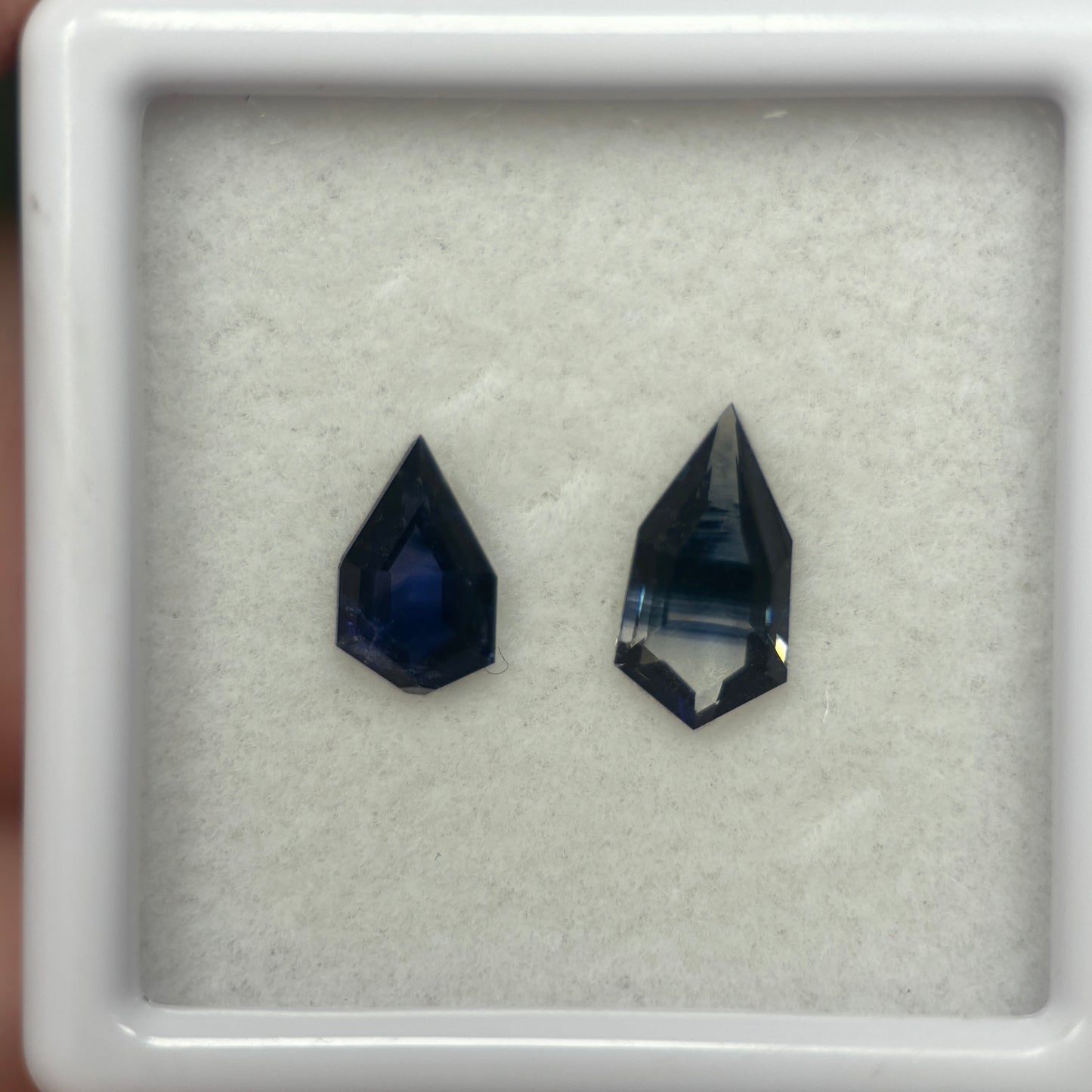 1,26ct/2Pcs Natural Blue & Dak Green Milky Sapphire Vietnam. Freeform. No Treatment Milky Sapphire Luc Yen.