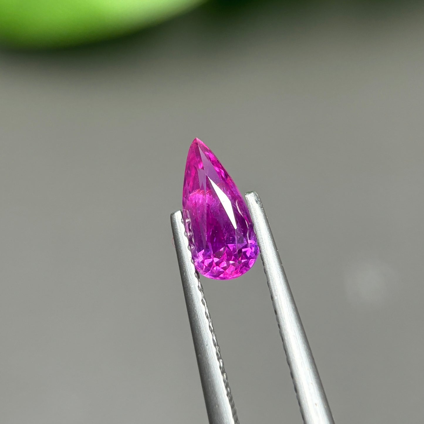 1,06ct Natural Purple Sapphire Vietnam. Pear Shape. No Treatment Sapphire Luc Yen.