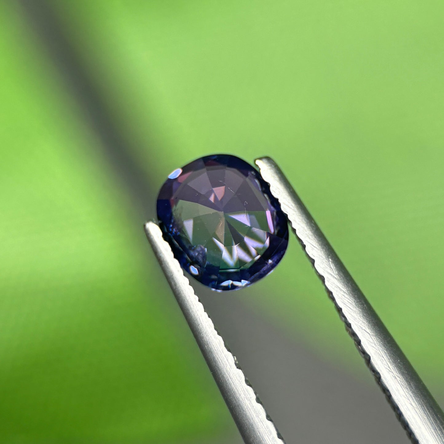 0,89 Natural Purple Sapphire Viet Nam. Cushion Shape. No Treatment Sapphire Luc Yen.