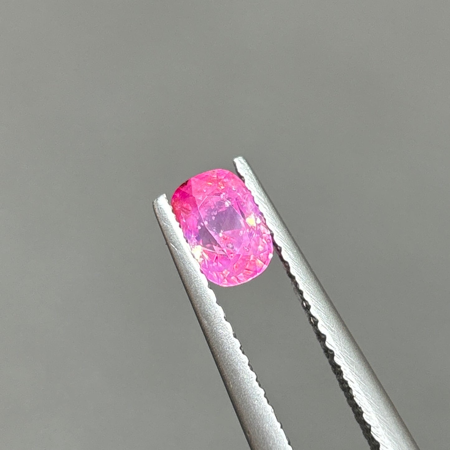 0,76ct Natural Pink Sapphire Vietnam. Cushion Shape. No Treatment Sapphire Luc Yen.