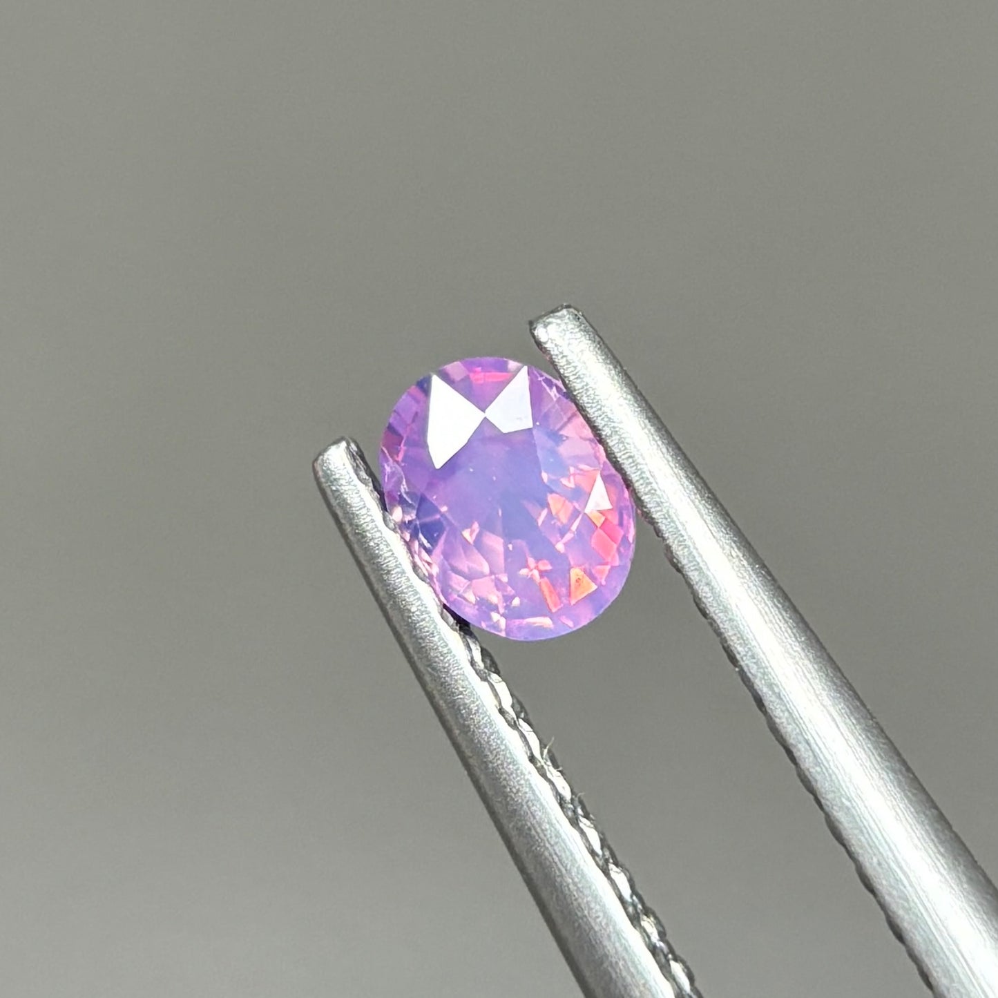 0,36ct Natural Pinkish Purple Milky Sapphire Vietnam. Oval Shape. No Treatment Milky Sapphire Luc Yen.