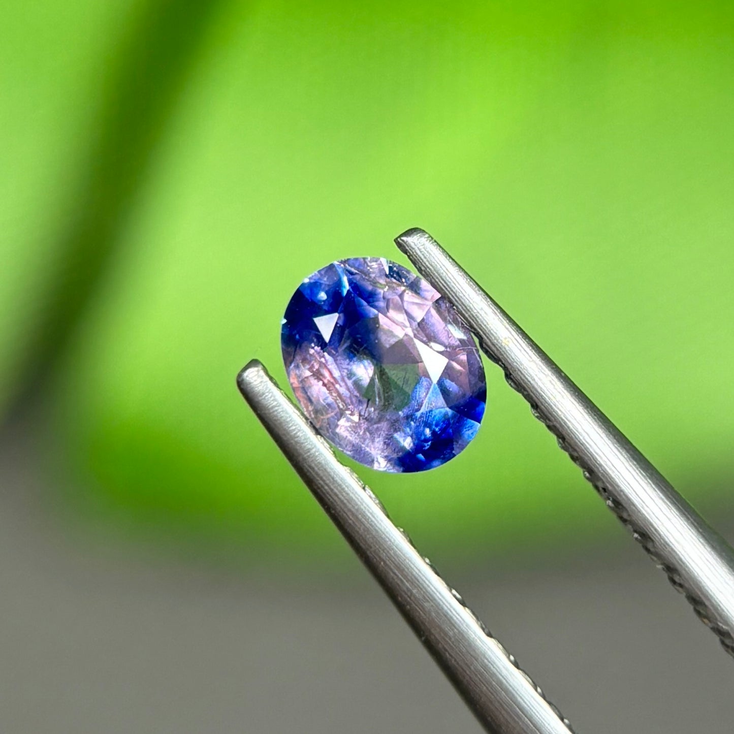 0,4ct Natural Blue-White Sapphire Vietnam. Oval Shape. No Treatment Sapphire Luc Yen.