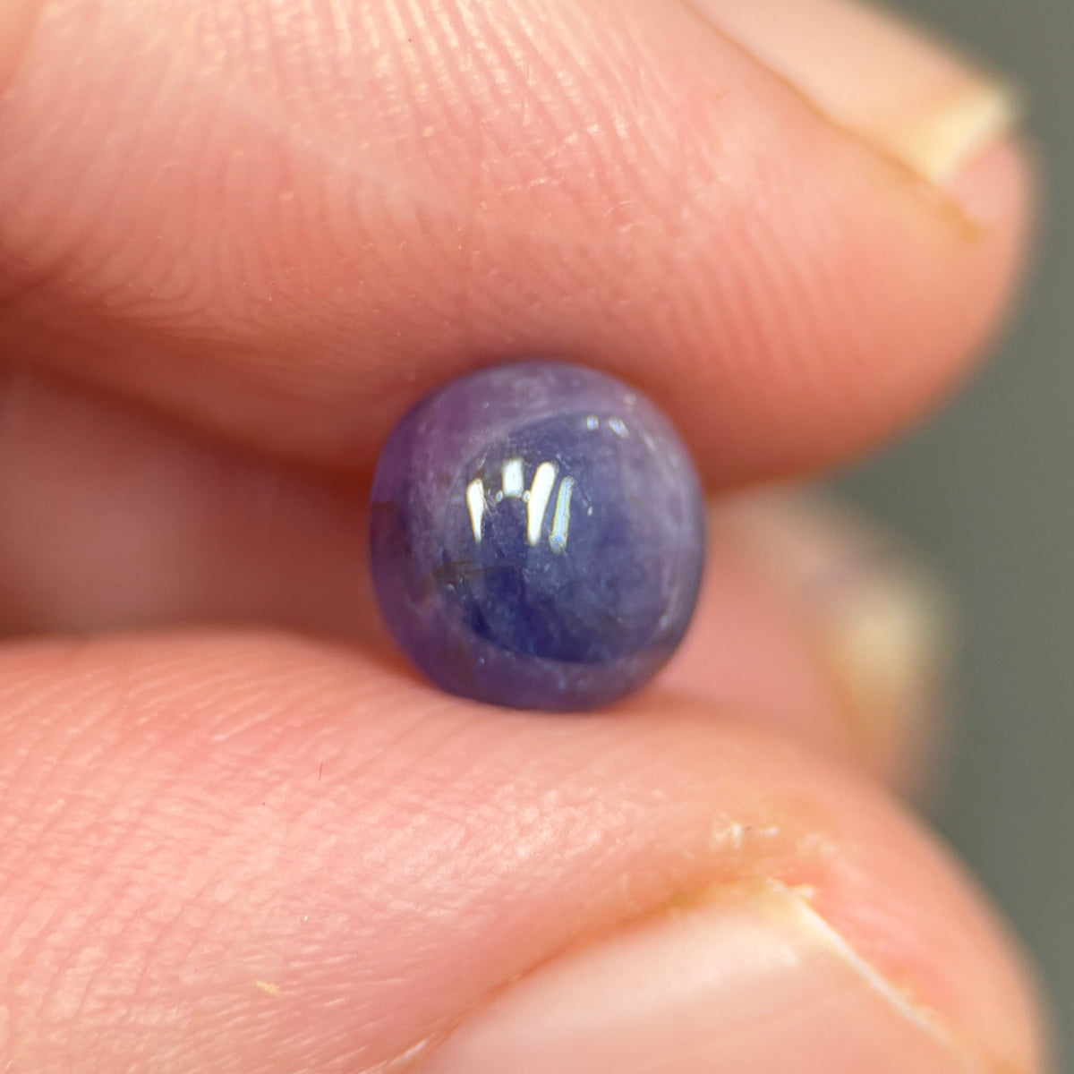 2,2ct Natural Blue Cacbochon Sapphire Viet Nam. No Treatment Sapphire Luc Yen.