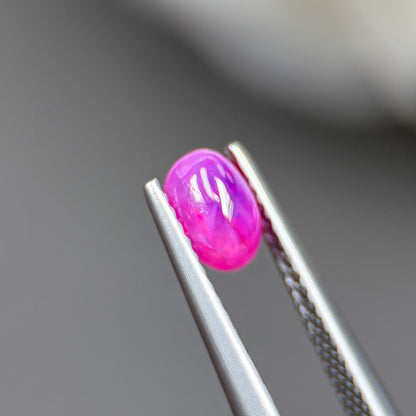 1,04ct Natural Hot Pink Cacbochon Sapphire Viet Nam. No Treatment Sapphire Luc Yen.