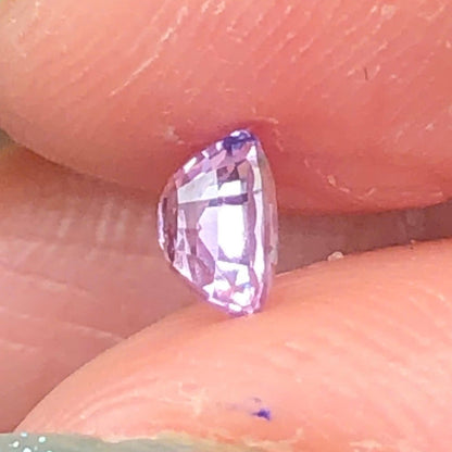 0,39ct Natural Bluish Pink Sapphire Vietnam. Cushion Shape. No Treatment Sapphire Luc Yen.