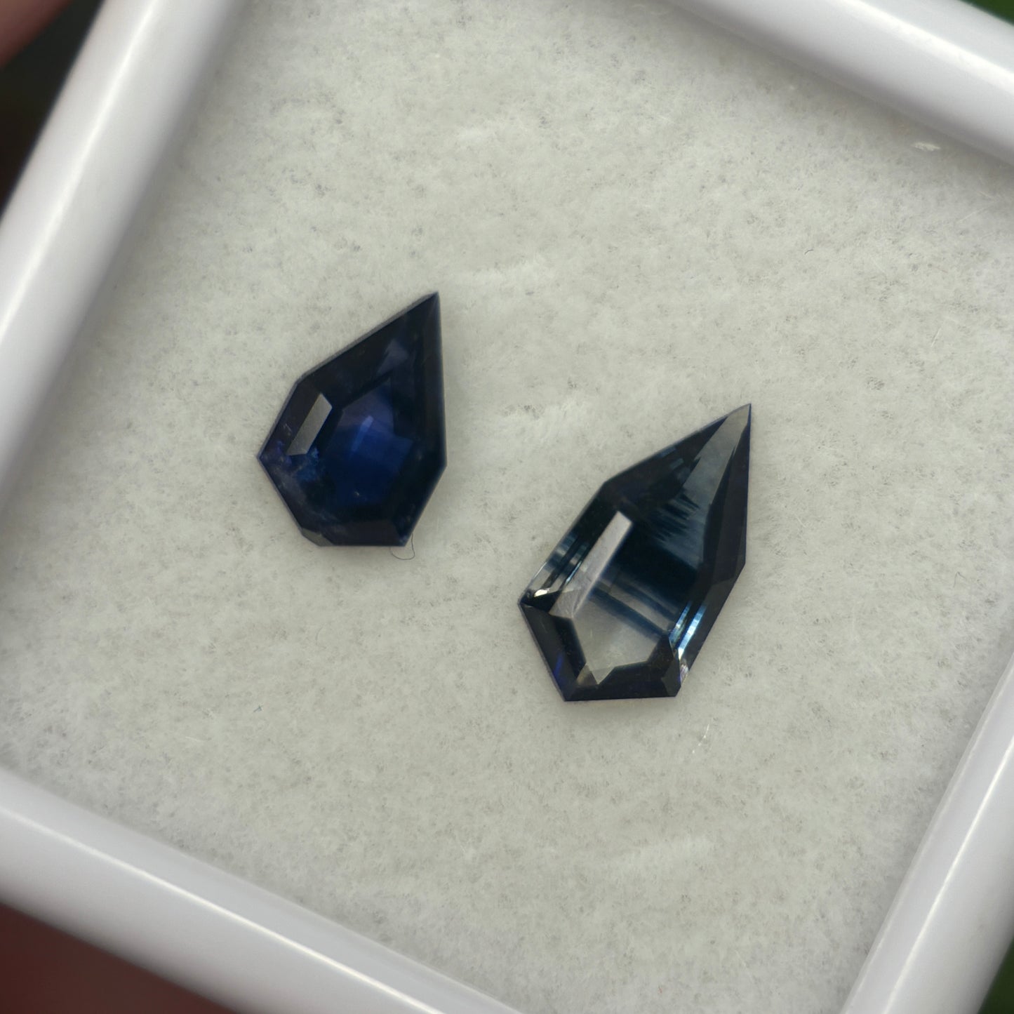 1,26ct/2Pcs Natural Blue & Dak Green Milky Sapphire Vietnam. Freeform. No Treatment Milky Sapphire Luc Yen.