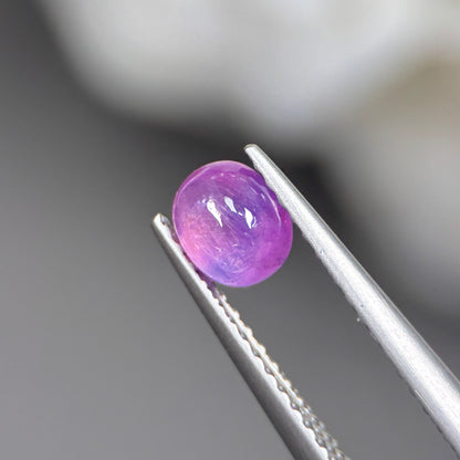 0,8ct Natural Pinkish Purple Cacbochon Sapphire Viet Nam. No Treatment Sapphire Luc Yen.