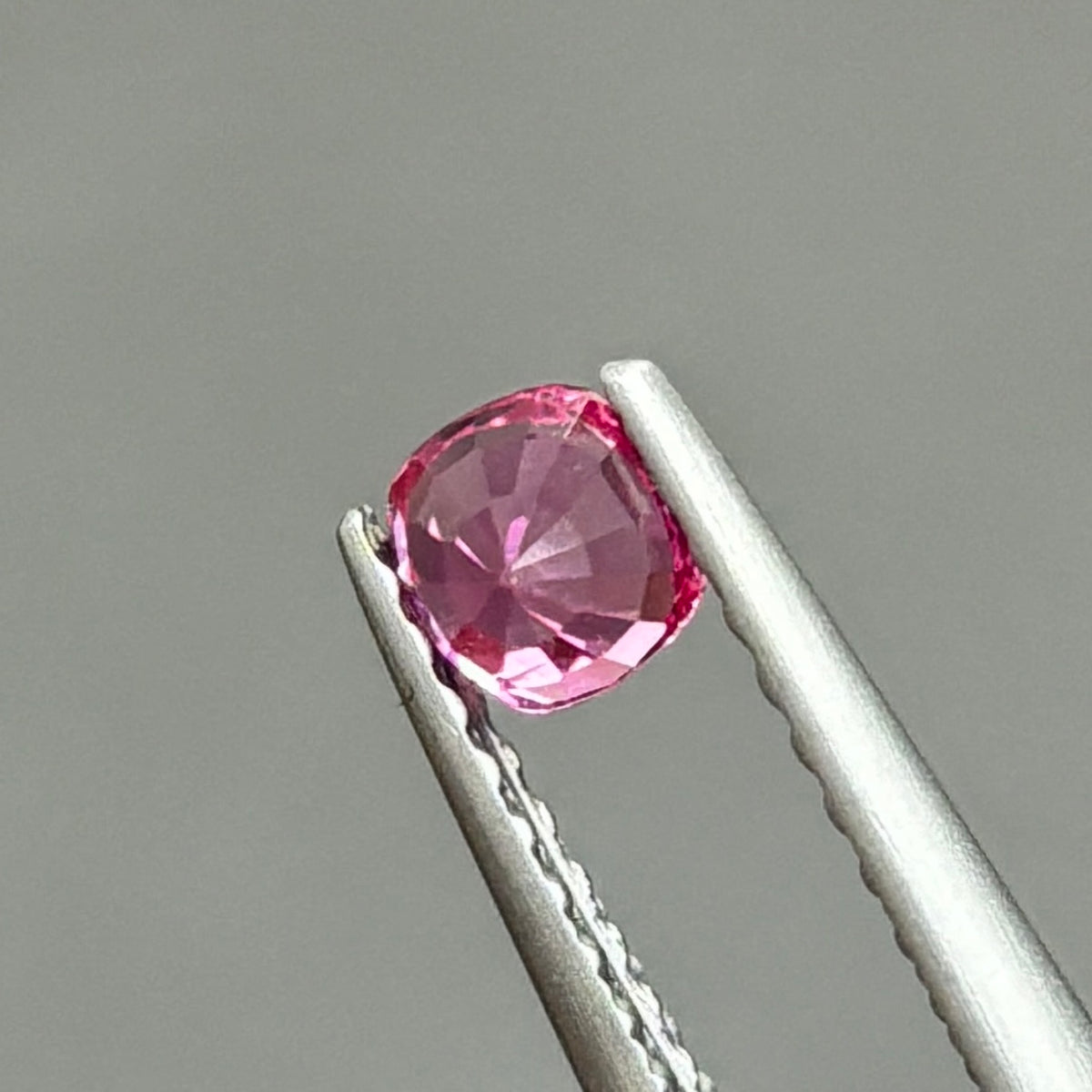 0,33ct Natural Pink Spinel Viet Nam. Cushion Shape. No Treatment Spinel Luc Yen.