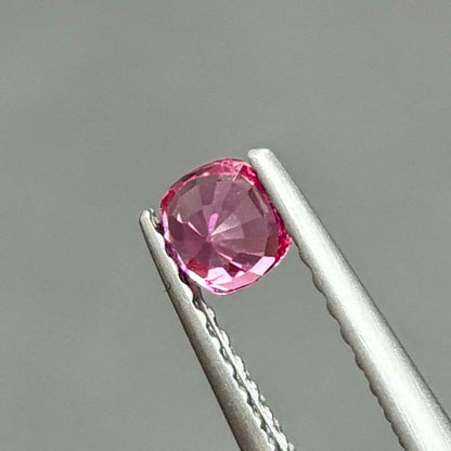 0,33ct Natural Pink Spinel Viet Nam. Cushion Shape. No Treatment Spinel Luc Yen.