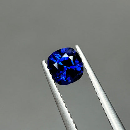 0,86ct Natural Blue Sapphire Vietnam. Cushion Shape. No Treatment Sapphire Luc Yen.