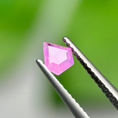 0,36ct Natural Pink Milky Sapphire Vietnam. Freeform. No Treatment Milky Sapphire Luc Yen.