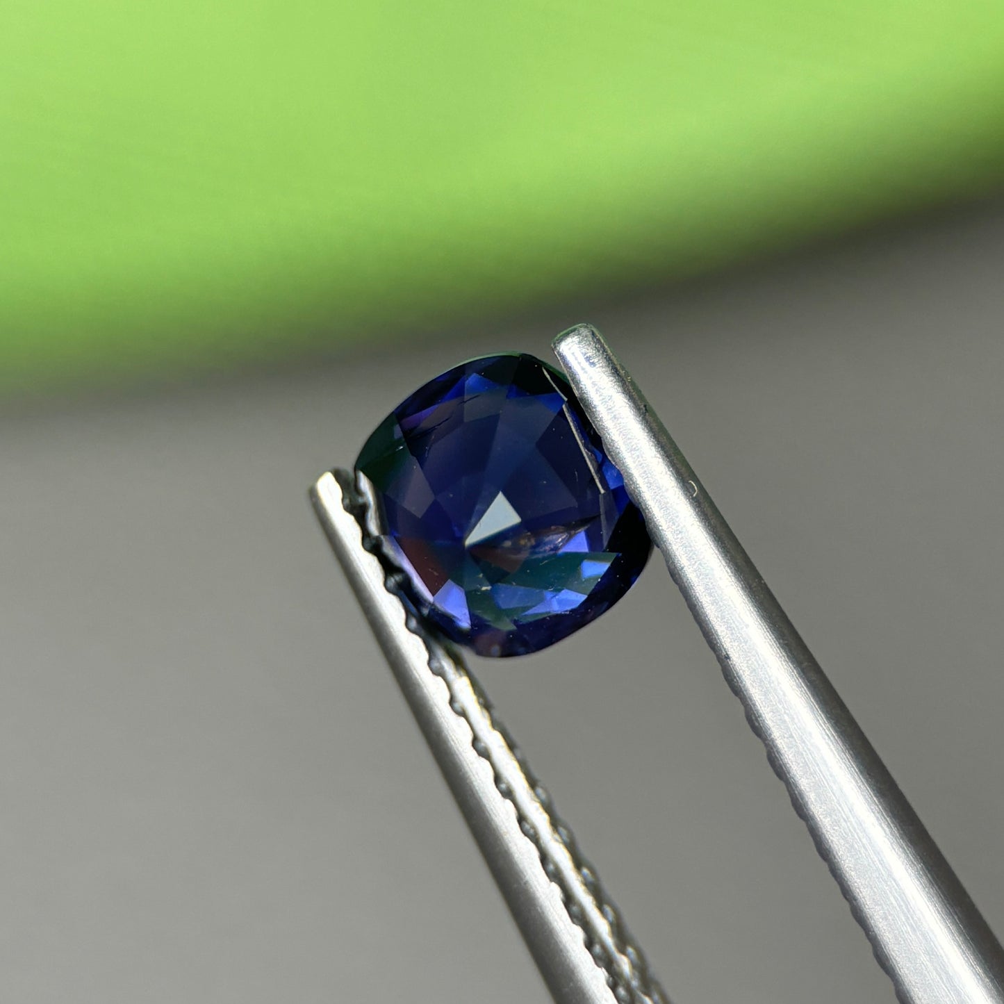 0,86ct Natural Blue Sapphire Vietnam. Cushion Shape. No Treatment Sapphire Luc Yen.