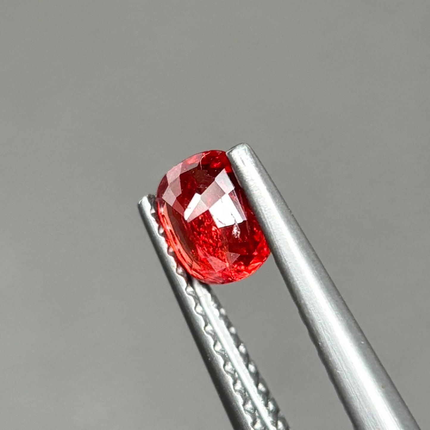 0,63ct Natural Red Spinel Viet Nam. Cushion Shape. No Treatment Spinel Luc Yen.