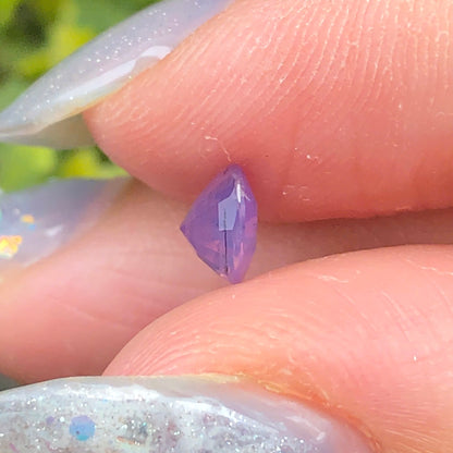 0,74ct Natural Pinkish Purple Milky Sapphire Vietnam. Heart Shape. No Treatment Milky Sapphire Luc Yen.